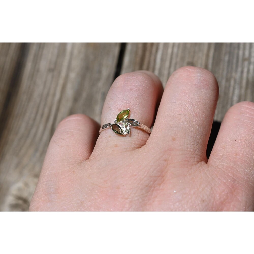 Peridot engagement ring size 7 in 925 sterling silver